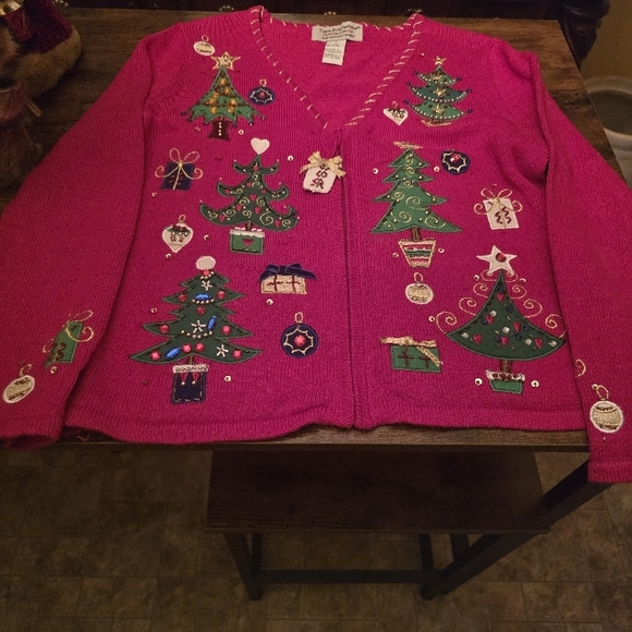 Festive red Christmas Sweater - Picture 1 of 3